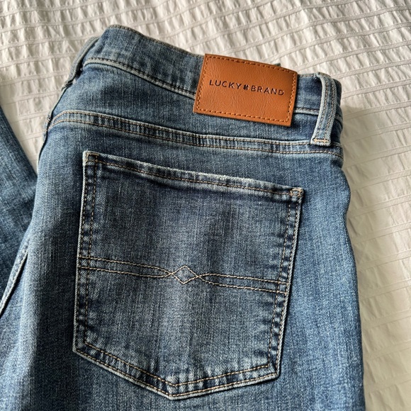 Lucky Brand Women’s Sweet Mid Ride Boot Cut Jeans - Picture 3 of 9